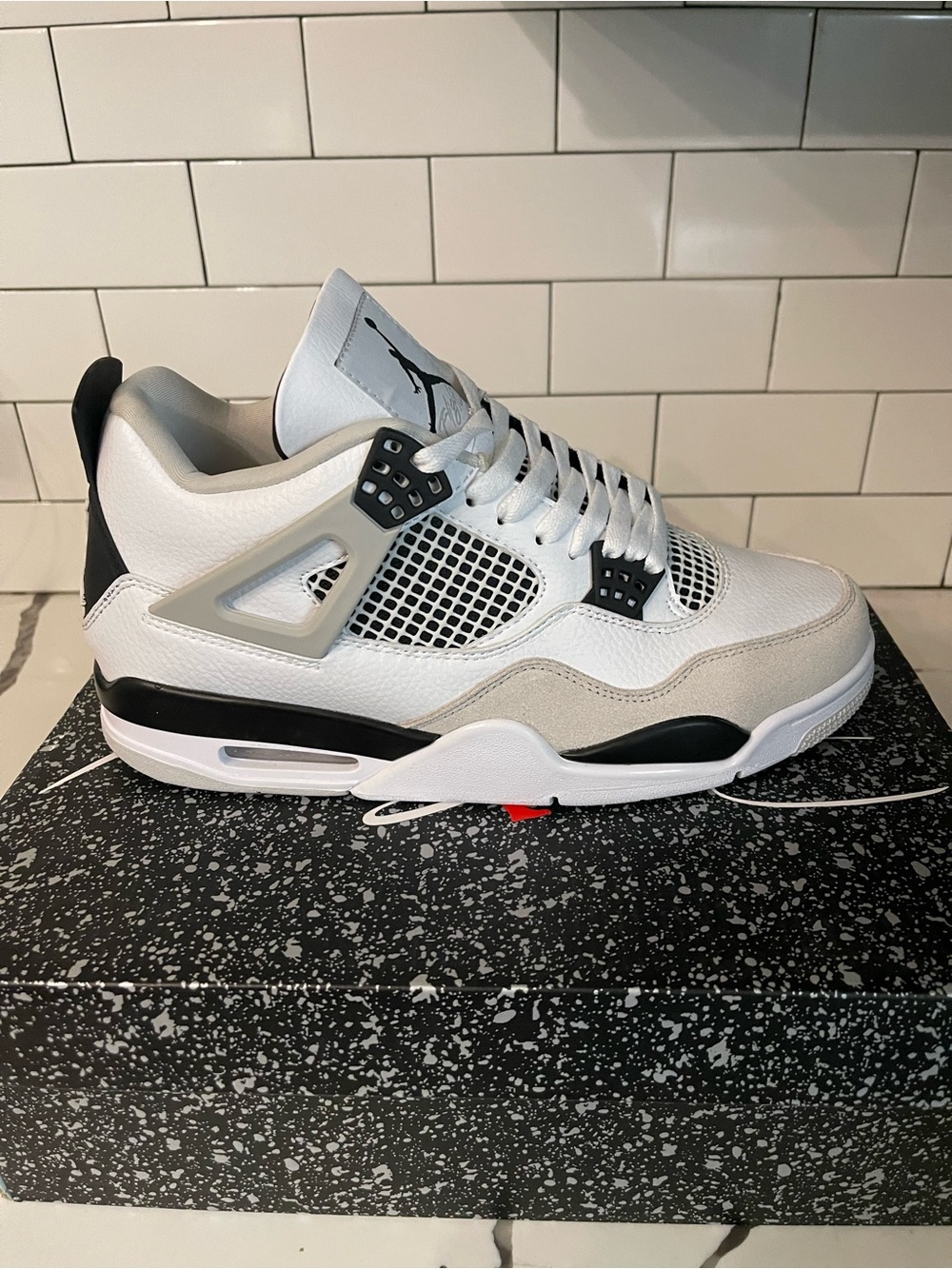 Men’s Retro 4 Military Black Size 10.